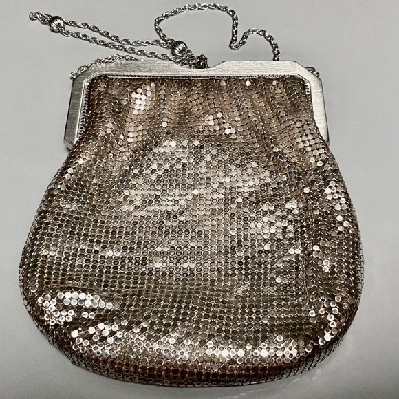 Vintage Whiting & Davis Co. Regency Mesh Kiss Lock Purse Castlecore Clut… - Picture 2 of 9